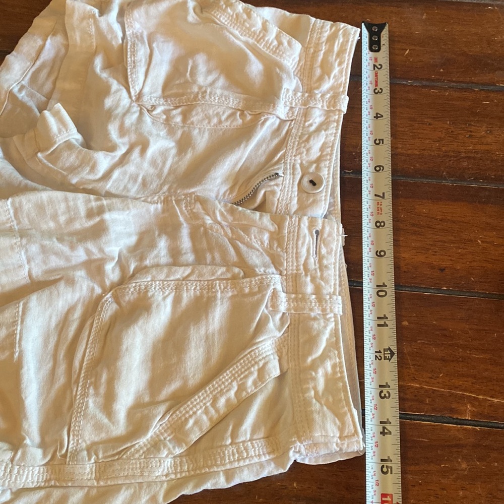 Low Rise Button-up Linen Shorts - Picture 7 of 9